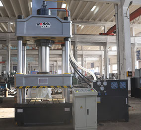 315t四柱(zhu)三梁(liang)液壓(ya)機