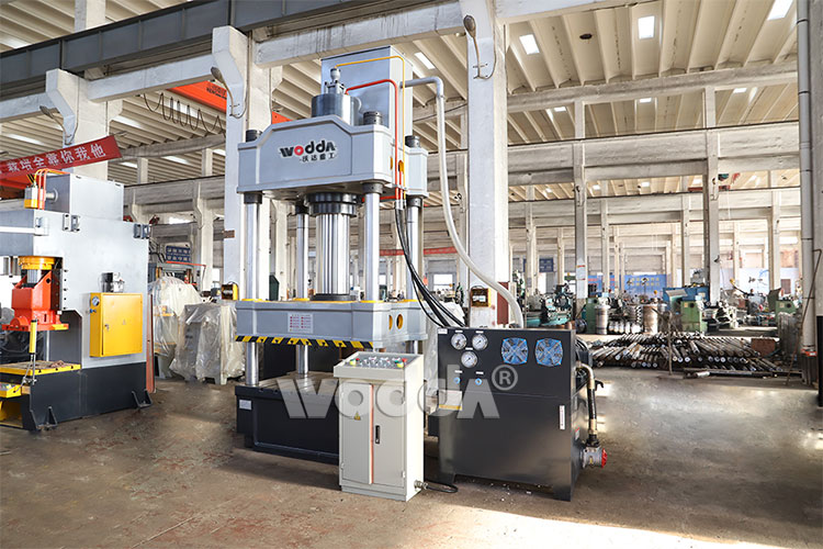 315t三梁(liang)四柱(zhu)液壓(ya)機