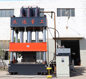 1800噸(dun)三梁四(si)柱液壓(ya)機