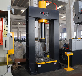 315噸龍(long)門液(ye)壓機(ji)