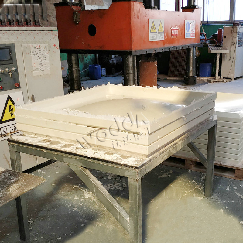 800噸玻璃(li)鋼水箱闆(pan)液壓機