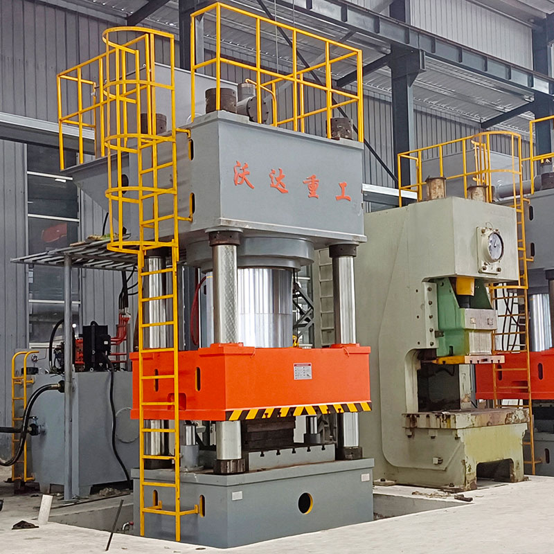 2000噸單缸(gang)四柱液(ye)壓機