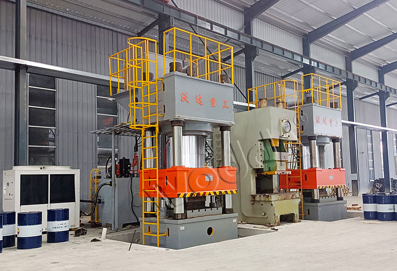 2000噸(dun)單缸四(si)柱液壓(ya)機 2000噸單缸(gang)四柱液(ye)壓機