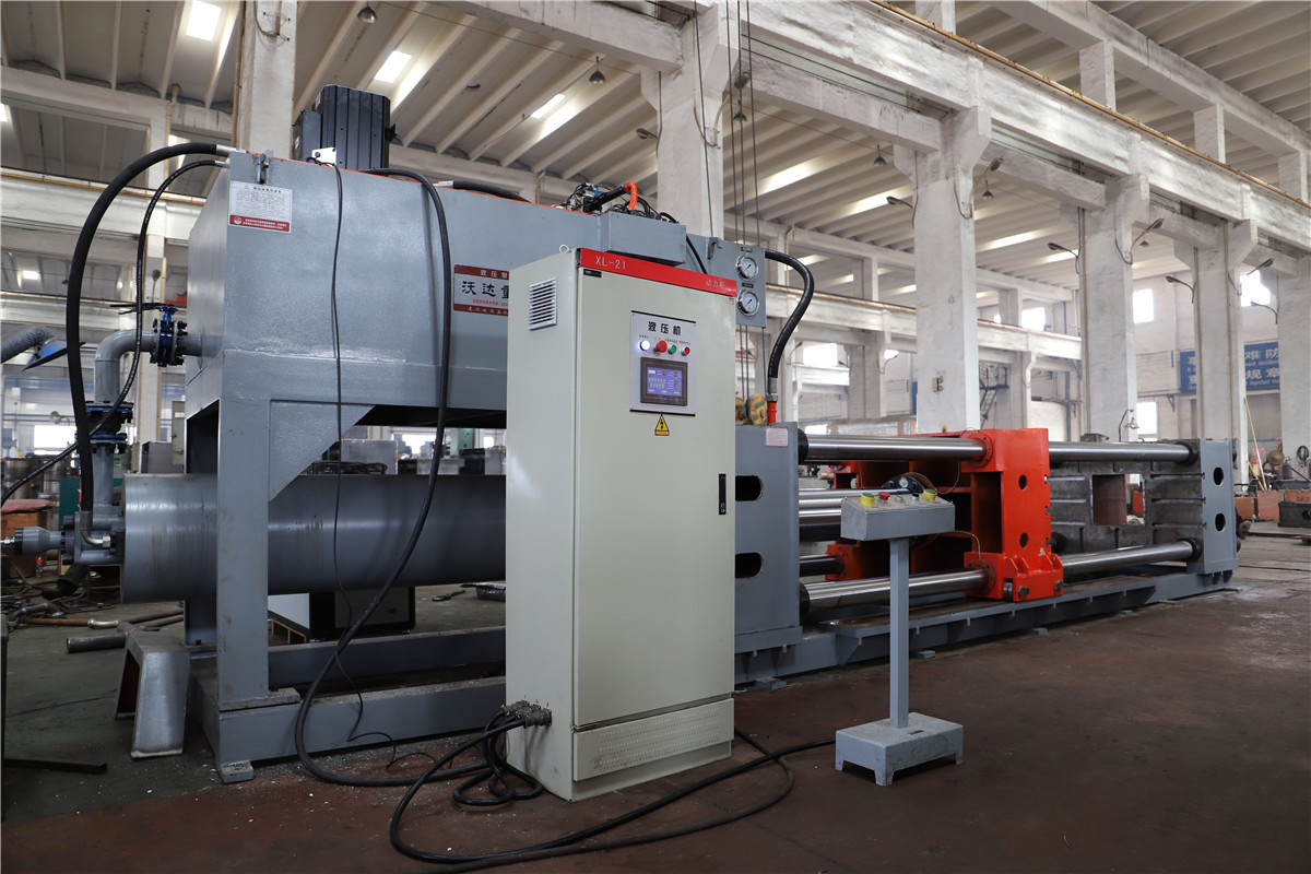 卧式(shi)三梁四(si)柱液壓(ya)機