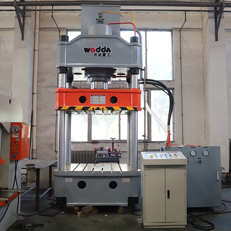 315噸國标(biao)三梁四(si)柱液壓(ya)機