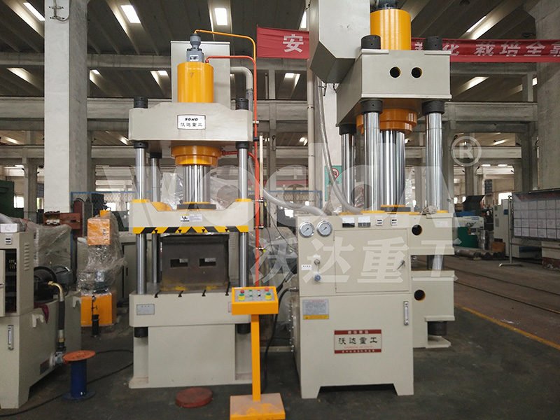 四(si)柱液壓(ya)機 四柱(zhu)液壓機(ji)