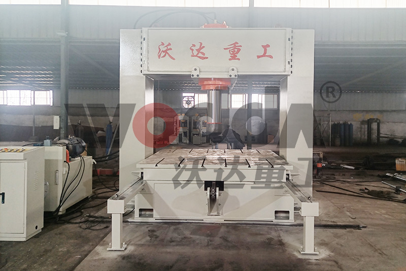 315噸龍(long)門液(ye)壓機(ji) 315噸龍(long)門液(ye)壓機(ji)