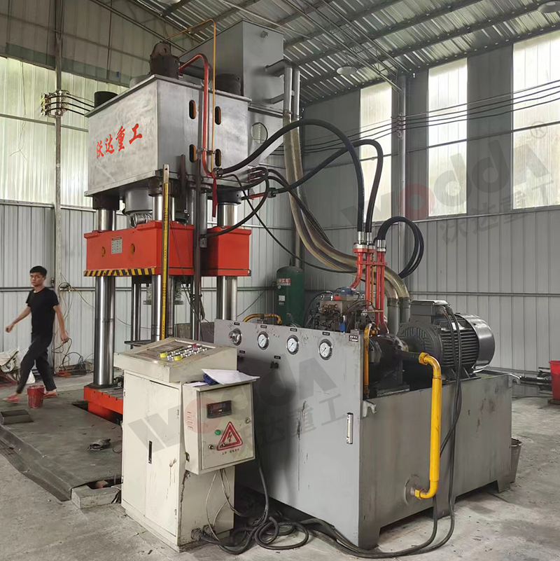 1000噸匣缽(bo)成型液(ye)壓機