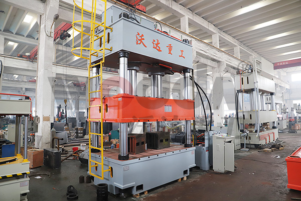 三(san)梁四(si)柱液(ye)壓機(ji)價格(ge) 三梁(liang)四柱(zhu)液壓(ya)機價(jia)格