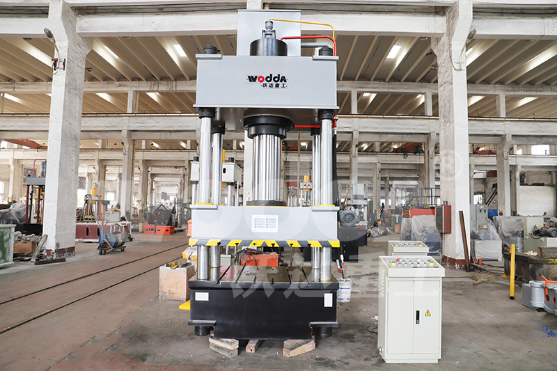 315噸四(si)柱液(ye)壓機(ji)價格(ge) 315噸四(si)柱液(ye)壓機(ji)價格(ge)