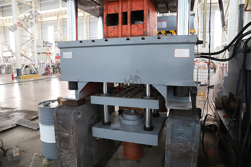 315噸不(bu)鏽鋼(gang)拉伸(shen)液壓(ya)機 315噸(dun)不鏽(xiu)鋼拉(la)伸液(ye)壓機(ji)