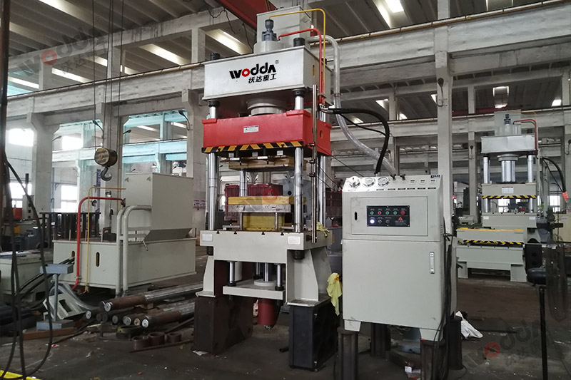 不(bu)鏽鋼托(tuo)盤拉伸(shen)液壓機(ji)