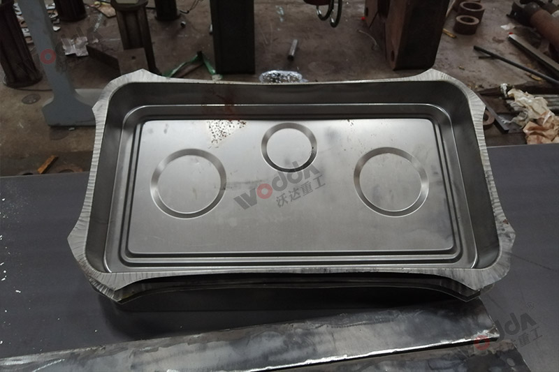 不(bu)鏽鋼托(tuo)盤拉伸(shen)液壓機(ji)