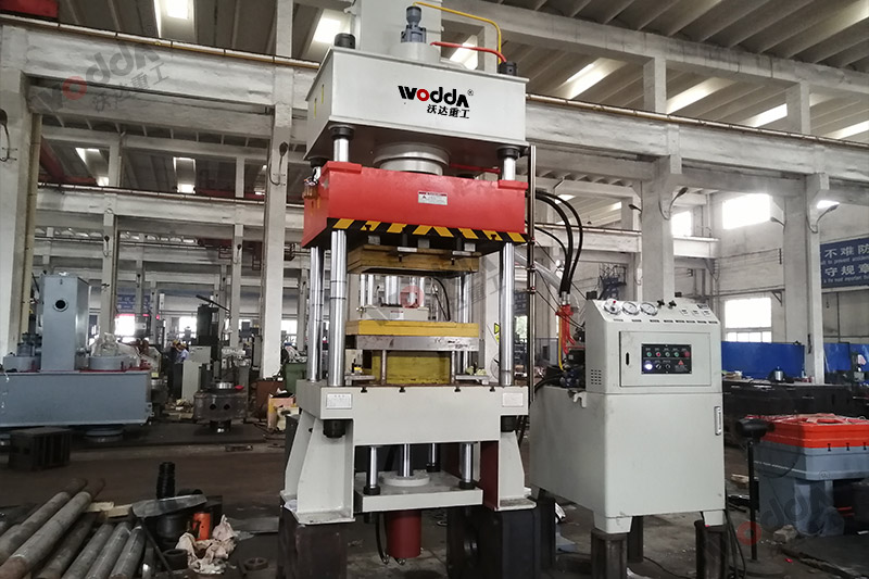 不鏽(xiu)鋼托盤(pan)拉伸液(ye)壓機