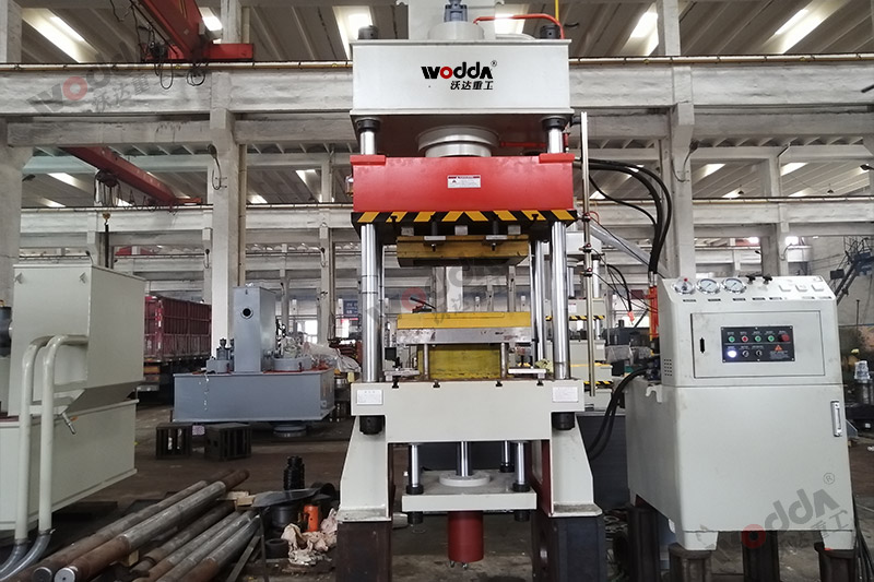 不(bu)鏽鋼托(tuo)盤拉伸(shen)液壓機(ji)