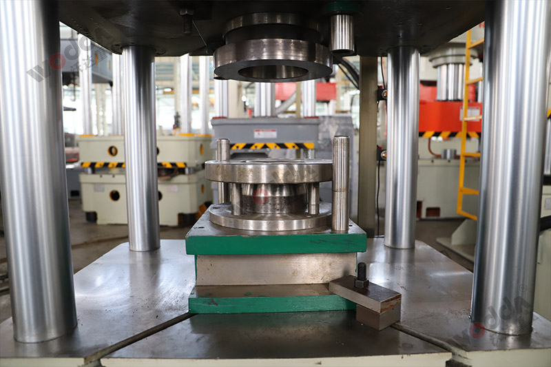 拉伸液(ye)壓機模具(ju)