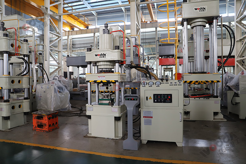 200噸不(bu)鏽鋼蓋拉(la)伸液壓機(ji)