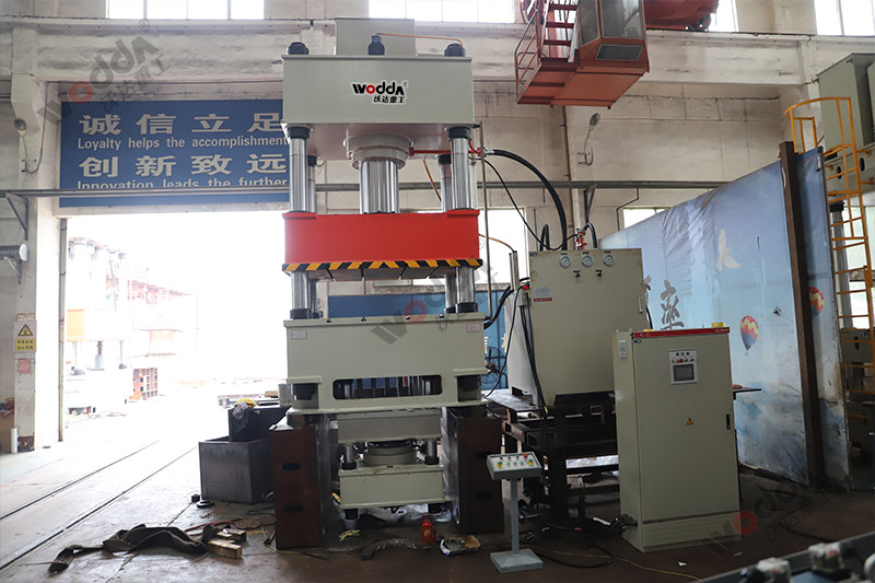 630噸(dun)拉伸液壓(ya)機