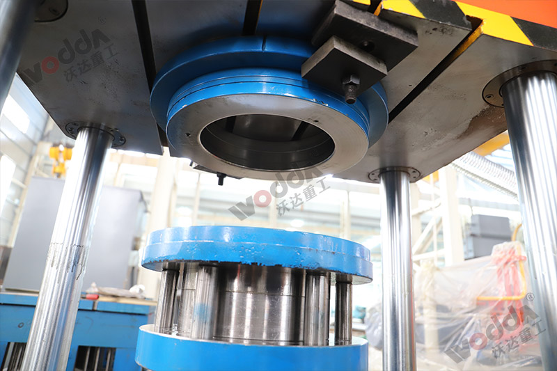 100T四柱(zhu)拉伸(shen)液壓(ya)機