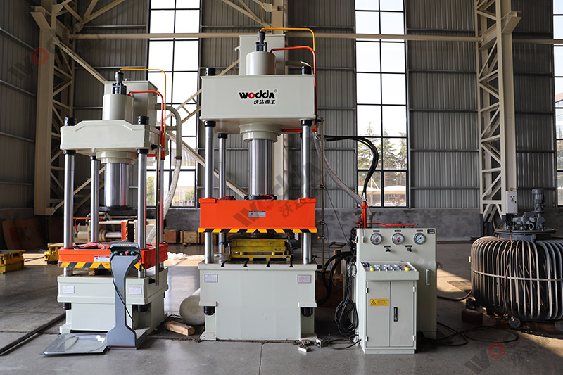 200噸不鏽(xiu)鋼蓋闆(pan)拉伸液(ye)壓機