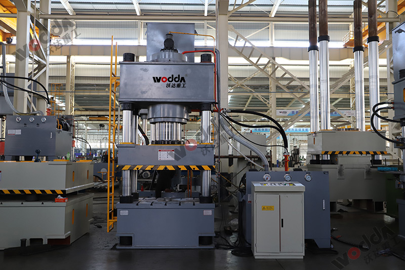 630噸拉(la)伸液(ye)壓機(ji) 630噸拉(la)伸液(ye)壓機(ji)