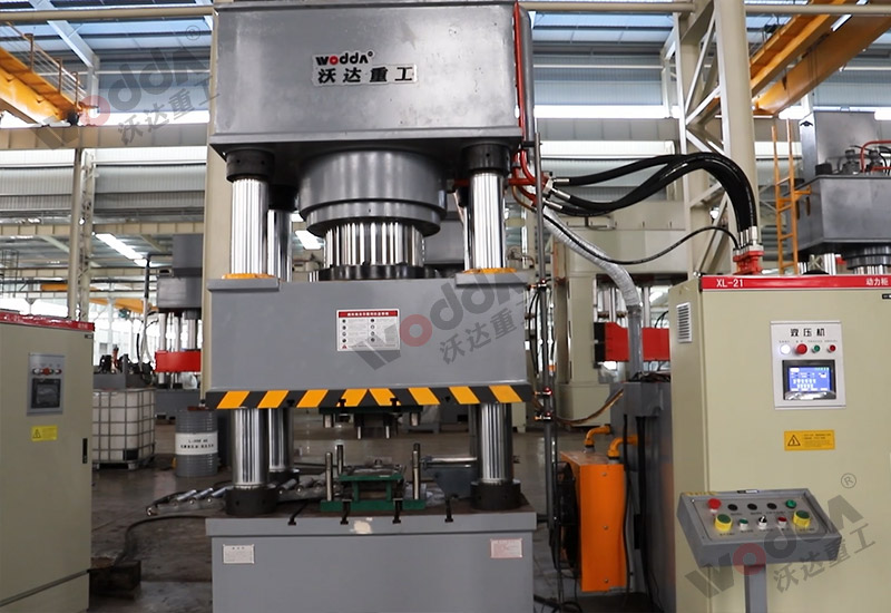 全(quan)自動630噸(dun)礦用錨(mao)杆托盤(pan)液壓機(ji)