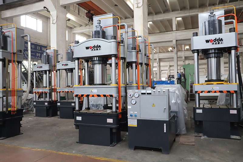 200噸汽(qi)車配件(jian)拉伸液(ye)壓機 200噸(dun)汽車配(pei)件拉伸(shen)液壓機(ji)