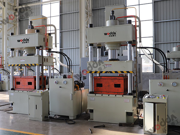 200噸四柱(zhu)拉伸液壓(ya)機