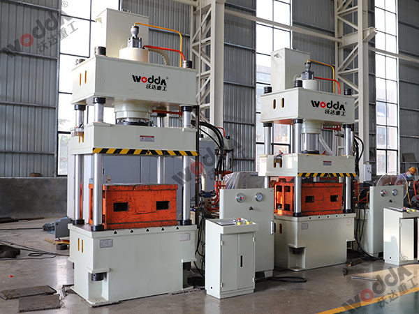 200噸四柱(zhu)拉伸液壓(ya)機