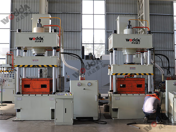 200噸四柱(zhu)拉伸液壓(ya)機