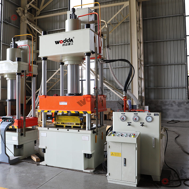 不鏽(xiu)鋼闆材(cai)拉伸機(ji)