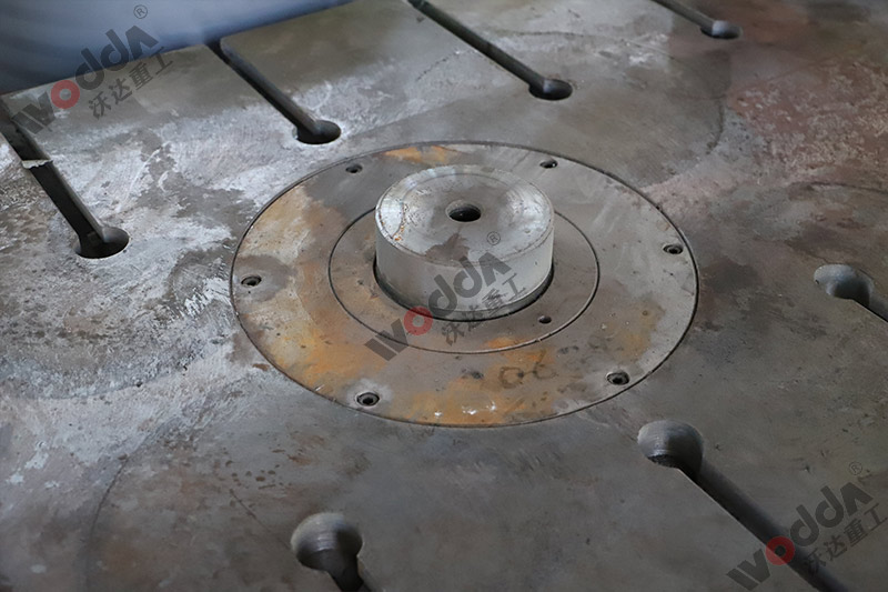 630噸(dun)四柱拉伸(shen)液壓機下(xia)頂缸