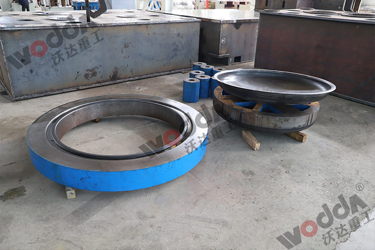 封頭(tou)模具(ju)及産(chan)品 封(feng)頭模(mo)具及(ji)産品(pin)