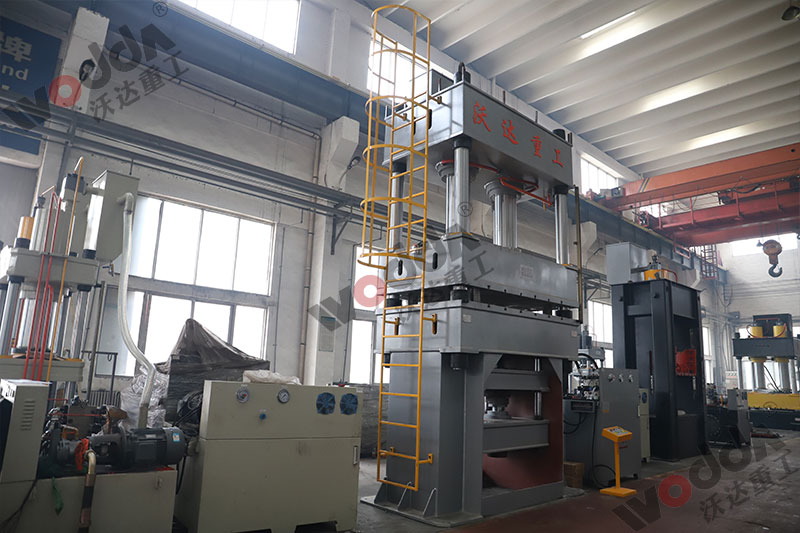 不(bu)鏽鋼托盤(pan)拉伸液壓(ya)機