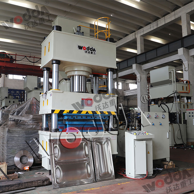 400噸(dun)不鏽(xiu)鋼水(shui)箱成(cheng)型液(ye)壓機(ji) 400噸不(bu)鏽鋼(gang)水箱(xiang)成型(xing)液壓(ya)機