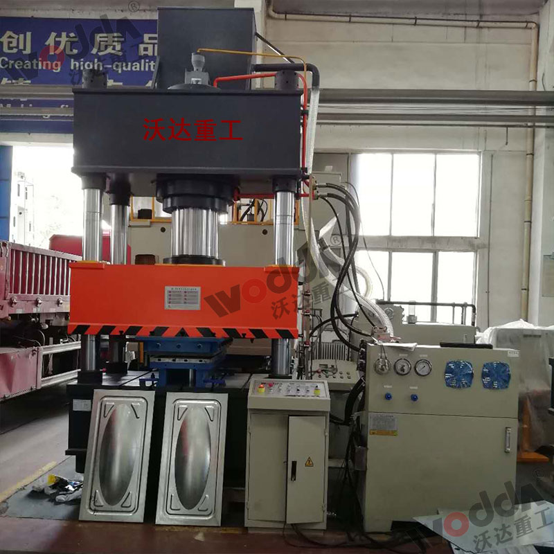 400噸不(bu)鏽鋼(gang)水箱(xiang)成型(xing)液壓(ya)機 400噸(dun)不鏽(xiu)鋼水(shui)箱成(cheng)型液(ye)壓機(ji)