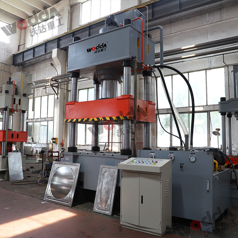 500噸(dun)不鏽(xiu)鋼水(shui)箱成(cheng)型液(ye)壓機(ji) 500噸不(bu)鏽鋼(gang)水箱(xiang)成型(xing)液壓(ya)機