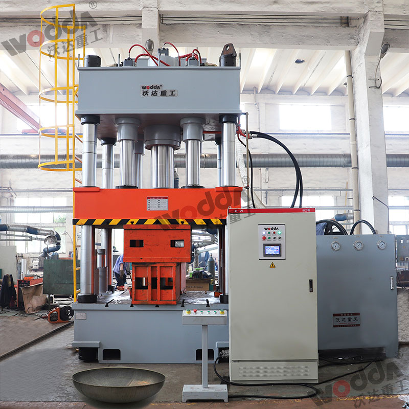 630噸(dun)封頭(tou)液壓(ya)機