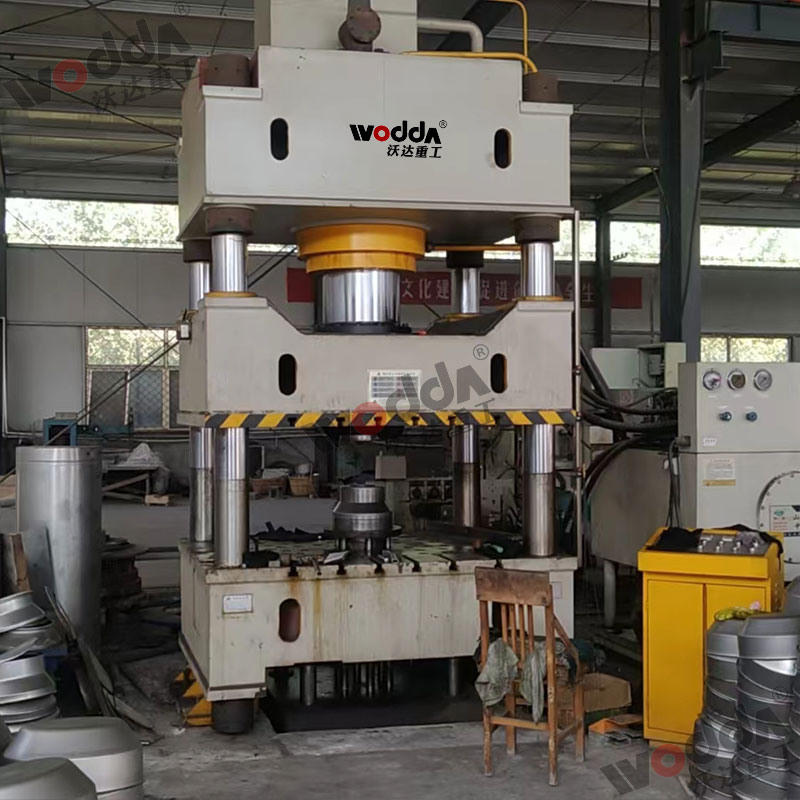 500噸(dun)封頭(tou)液壓(ya)機