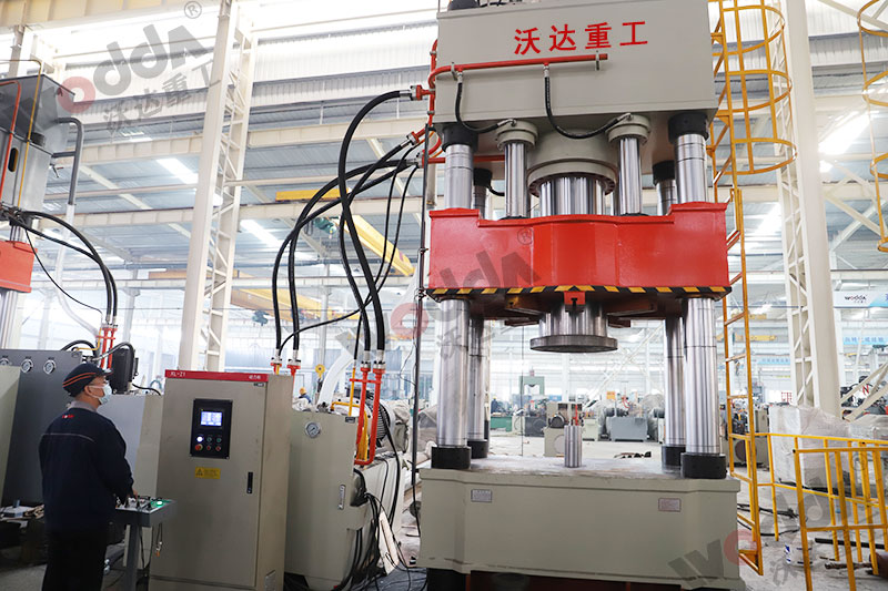 800噸封(feng)頭拉(la)伸液(ye)壓機(ji)