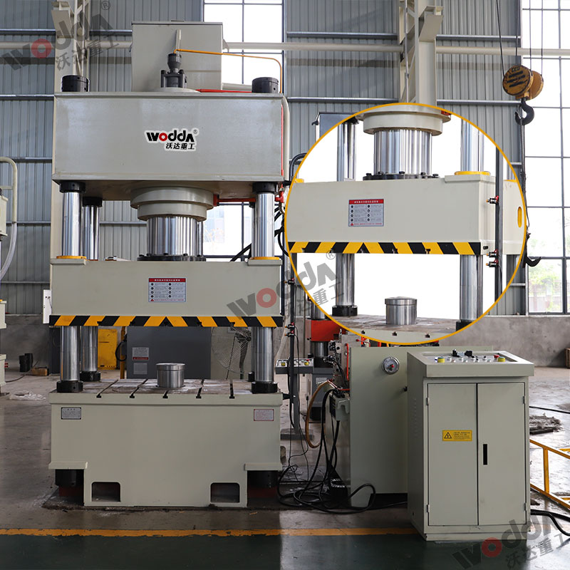 400噸不鏽(xiu)鋼水箱闆(pan)拉伸液壓(ya)機