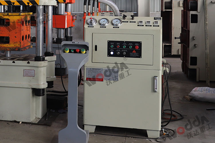 液壓(ya)機液(ye)壓系(xi)統與(yu)電器(qi)系統(tong) 液壓(ya)機液(ye)壓系(xi)統與(yu)電器(qi)系統(tong)