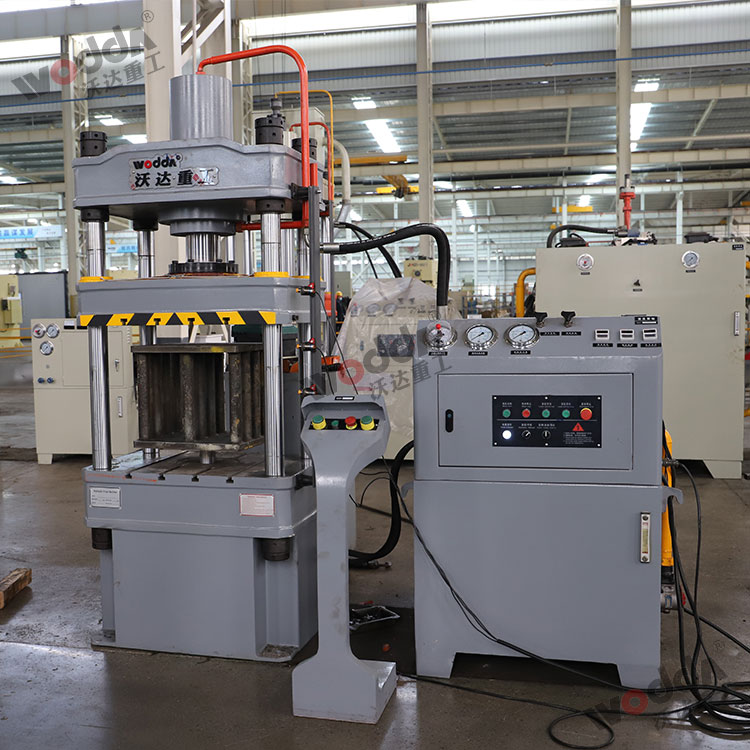 100噸(dun)四柱(zhu)液壓(ya)機