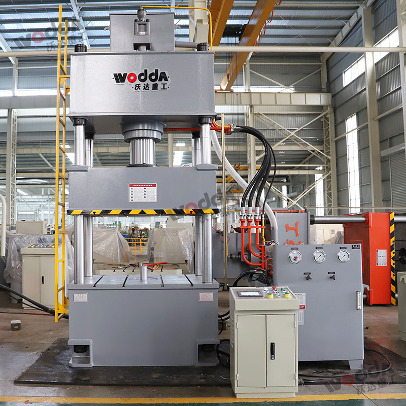 200噸四(si)柱液壓機(ji) 200噸四柱液(ye)壓機