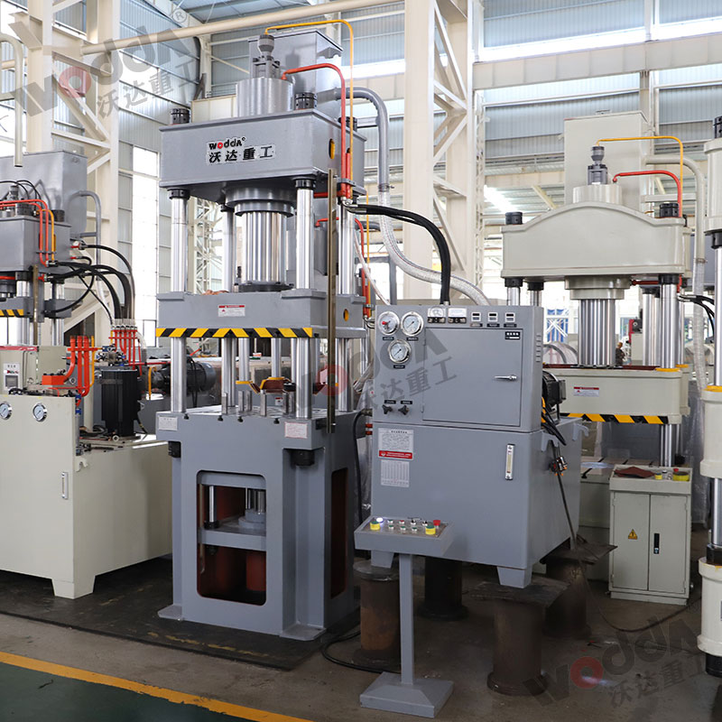 200噸金屬薄(bao)闆拉伸液(ye)壓機