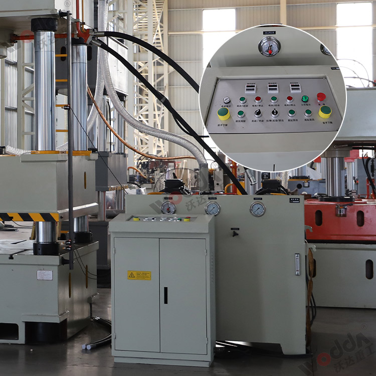 630噸四(si)柱液(ye)壓機(ji)(電器(qi)櫃) 630噸(dun)四柱(zhu)液壓(ya)機(電(dian)器櫃(gui))