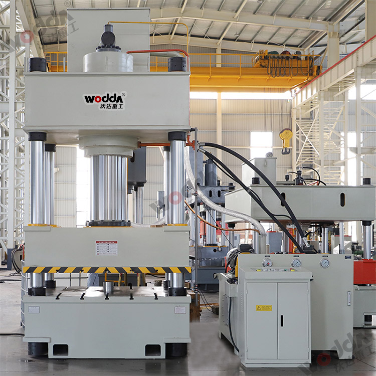 630噸四(si)柱拉(la)伸液(ye)壓機(ji) 630噸四(si)柱拉(la)伸液(ye)壓機(ji)