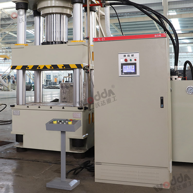 500噸(dun)拉伸(shen)液壓(ya)機（移(yi)動控(kong)制台(tai)、電氣(qi)櫃）