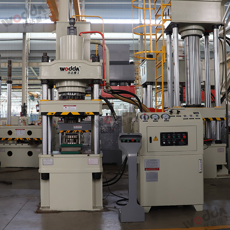 200噸下(xia)頂缸式(shi)拉伸液(ye)壓機整(zheng)機（圖1）