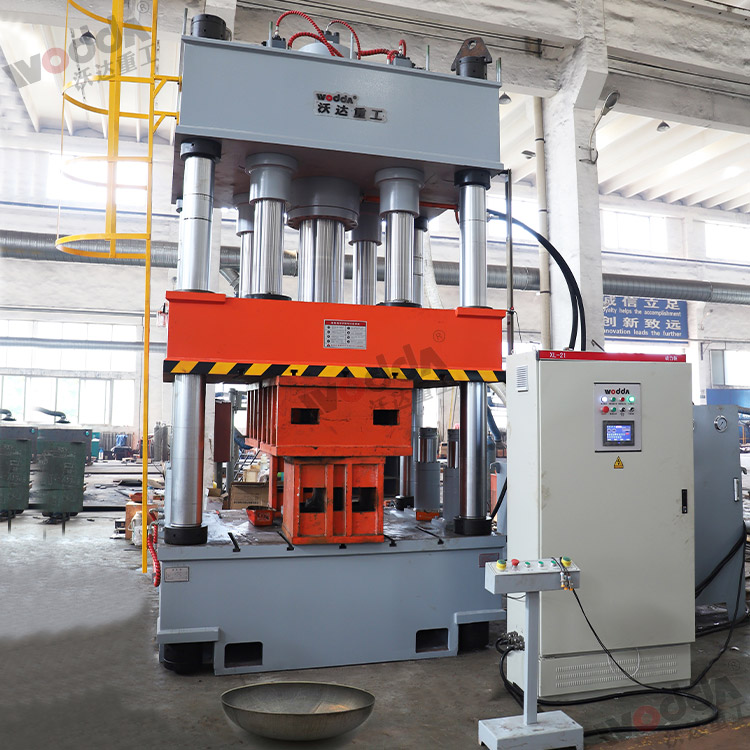 630噸封(feng)頭液壓機(ji)(圖2) 630噸封頭(tou)液壓機(圖(tu)2)